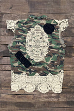 Load image into Gallery viewer, Hidden Meadows Vest - Camo