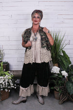 Load image into Gallery viewer, Hidden Meadows Vest - Camo
