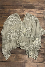 Load image into Gallery viewer, Garden Bliss Poncho - Vintage Stone
