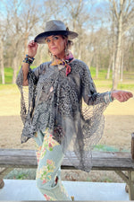 Load image into Gallery viewer, Garden Bliss Poncho - Vintage Black
